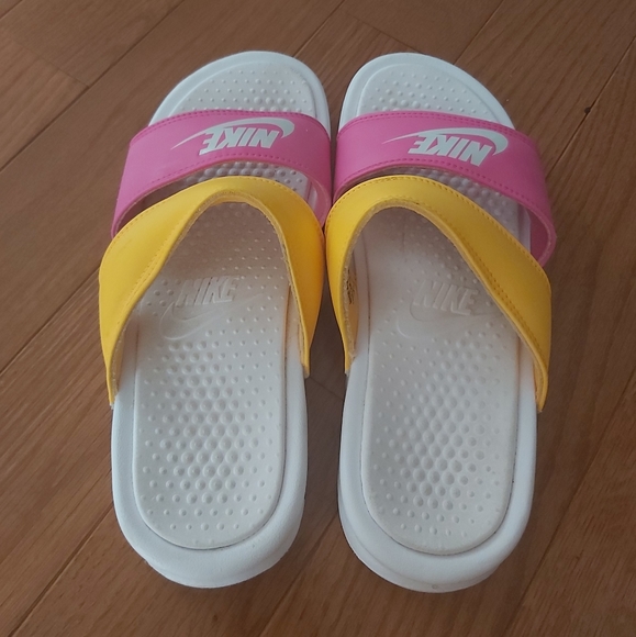Nike cute girls flip flops - Picture 3 of 5